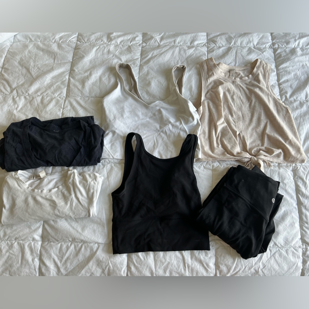 Lululemon bundle size 4!